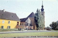 Magyarország, Tabán, Budapest I., az Alexandriai Szent Katalin-templom az Apród utcáról nézve, balra a Virág Benedek ház., 1968, MZSL/Ofner Károly, színes, Budapest, Fortepan #42483