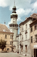 Magyarország, Sopron, a Fő (Ferenc József) tér a Kolostor utcából nézve, háttérben a Tűztorony., 1943, Konok Tamás id, színes, Fortepan #42499