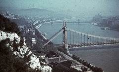 Magyarország, Budapest XI., kilátás a Gellérthegyről az Erzsébet híd és a Széchenyi Lánchíd felé., 1941, Konok Tamás id, színes, látkép, Budapest, függőhíd, William Tierney Clark-terv, Kherndl Antal-terv, Czekelius Aurél-terv, Fortepan #42621