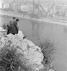 Magyarország, Gellérthegy, Budapest XI., látkép a lerombolt Erzsébet híd pesti hídfőjével., 1951, Fortepan, háborús kár, hídroncs, Duna, eklektikus építészet, Budapest, függőhíd, Duna-híd, Kherndl Antal-terv, Czekelius Aurél-terv, Fortepan #4277