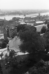 Hungary, Halászbástya, Budapest I., kilátás a Duna, a Széchenyi Lánchíd felé, előtérben Hunyadi János szobra és a Hunyadi János úti hajtűkanyar., 1960, Konok Tamás id, Budapest, János Hunyadi-portrayal, Fortepan #42812