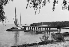 Magyarország,Balaton, Tihany, Lepke sor., 1963, Konok Tamás id, csónak, stég, Fortepan #42929