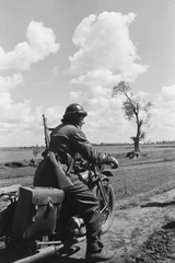 1942, Konok Tamás id, motorcycle, second World War, weapon, gun, Fortepan #42973