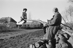 1942, Konok Tamás id, village, thatch roof, boy, barefoot, Fortepan #43058