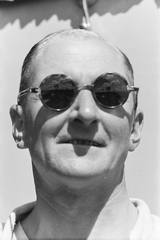 1942, Konok Tamás id, portrait, shades, Fortepan #43066