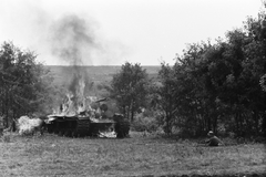 A szovjet hadsereg KV-1 típusú nehéz harckocsija., 1942, Konok Tamás id, szovjet gyártmány, harckocsi, második világháború, járműroncs, tűz, Kliment Voroshilov KV-1, Fortepan #43093