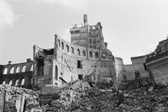 Ukrajna, Kijev, Architektora Horodeckoho (Karl Marksa, eredetileg Nyikolajevszkaja) utca, Hippo-palota, cirkusz, háttérben a Ginzburg toronyház romjai., 1942, Konok Tamás id, háborús kár, épületkár, Fortepan #43114