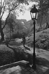 Magyarország, budai Vár, Budapest I., Gimnázium utca, sétány az Iskola lépcső és a Halászbástya között a keleti várfal mellett., 1943, Konok Tamás id, Budapest, Fortepan #43315