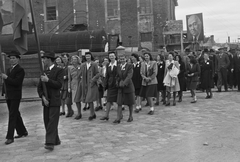 Hungary, Győr, Vágóhíd utca - Fehérvári utca kereszteződése, háttérben a Győri Textilművek épülete. Május 1-i felvonulás., 1947, Konok Tamás id, hat, Mátyás Rákosi-portrayal, Fortepan #43352