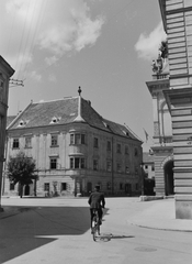 Hungary, Sopron, Fő (Ferenc József) tér a Városház utca felől, szemben a Storno-ház, jobbra a Városháza sarka látszik., 1943, Konok Tamás id, Fortepan #43420