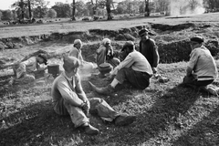 Oroszország, Lgov, menekültek a Szejm folyó átkelőjénél., 1942, Konok Tamás id, keleti front, második világháború, fejkendő, Fortepan #43499