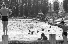 Hungary, Győr, Töltésszer, strand., 1943, Konok Tamás id, swimming pool, bathing, back, starting block, Fortepan #43522