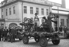 Hungary, Győr, Gyárváros, ipartelep, május 1-i felvonulás., 1947, Konok Tamás id, working clothes, trailer, heavzy industry, political decoration, pipe, worker, 1st of May parade, compressor, drill press, ad truck, factory, Fortepan #43553