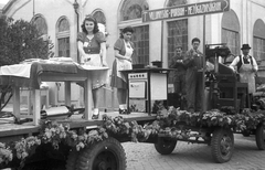 Hungary, Győr, Gyárváros, ipartelep, május 1-i felvonulás., 1947, Konok Tamás id, commercial vehicle, street view, furniture, heavzy industry, political decoration, 1st of May parade, fireplace, kitchen, vacuum cleaner, ad truck, factory, Fortepan #43558