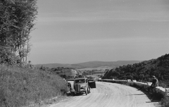 Magyarország, Csesznek, 82-es országút , Lancia Aprilia személygépkocsi., 1941, Konok Tamás id, olasz gyártmány, automobil, Lancia-márka, Lancia Aprilia, Fortepan #43732