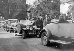 Magyarország, Városliget, Budapest XIV., Vajdahunyad vára, nemzetközi és nemzeti csillagtúra résztvevői., 1931, Vojnich Pál, kastély, Fiat-márka, autóverseny, Alpár Ignác-terv, automobil, eklektikus építészet, Budapest, Fortepan #43833