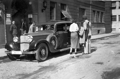 Hungary, Budapest IX., Biblia utca., 1936, Vojnich Pál, Gerrman brand, street view, genre painting, Mercedes-brand, automobile, Budapest, Fortepan #43858