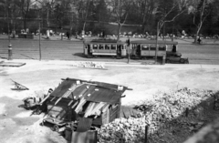 Magyarország, Budapest I., Erzsébet híd budai hídfő, a Krisztina körút felhajtója a Hegyalja út felől a Döbrentei tér felé nézve., 1939, Ludovika, taxi, villamos, kordé, automobil, taxiállomás, tégla, Budapest, Fortepan #43886