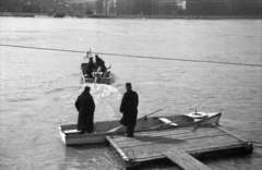 Magyarország, Budapest V., pesti alsó rakpart az Erzsébet híd mellett, vízimentők., 1939, Ludovika, csónak, mentőcsónak, mentőöv, Kováts csónakmotor, rohamcsónak, Budapest, Fortepan #43889