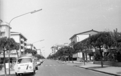 Olaszország, Lido di Jesolo, Via G. Verdi., 1967, Fortepan, német gyártmány, utcakép, Volkswagen-márka, Volkswagen Typ2, Fortepan #44065