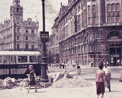 Magyarország, Budapest V., Ferenciek tere (Felszabadulás tér), szemben a Kígyó utca., 1964, Fortepan, reklám, színes, autóbusz, magyar gyártmány, építkezés, utcakép, életkép, Ikarus-márka, Korb Flóris-terv, Giergl Kálmán-terv, palota, Ikarus 60 csuklós, eklektikus építészet, Budapest, Fortepan #44101