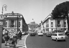 Olaszország, Róma, a Via della Conciliazione és a Szent Péter bazilika a Tevere partjáról nézve., 1968, Fortepan, Bazilika, Fiat 124, BMC Mini, Fiat 850 Coupé, Fortepan #44173