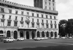 Olaszország, Róma, Piazza Venezia, Palazzo Venezia., 1966, Fortepan, múzeum, palota, reneszánsz, Fiat 850, Renault 4, Fiat 500, Fiat 1300/1500, szárnyas oroszlán-ábrázolás, Francesco del Borgo-terv, Fortepan #44197