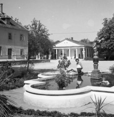 Hungary, Harkány, gyógyfürdő., 1958, Gyöngyi, fountain, Fortepan #44228