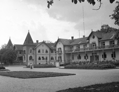 Magyarország,Balaton, Keszthely, a Hullám és a Balaton szálloda., 1961, Gyöngyi, park, antenna, Fortepan #44230