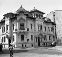 Románia, Bukarest, Strada C. A. Rosetti - Strada Nicolae Golescu sarok., 1957, Gyöngyi, utcakép, jelzőlámpa, építészet, erkély, tűzfal, Fortepan #44233