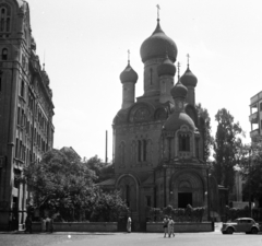 Románia, Bukarest, Strada Ioan Ghica, Szent Miklós orosz ortodox templom., 1957, Gyöngyi, templom, automobil, pravoszláv templom, Fortepan #44237