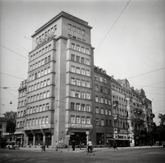 Germany, Dresden, Albertplatz, Paulickhochhaus. (Dresden, Germmany), 1936, Lőrincze Judit, traffic, commercial vehicle, street view, neon sign, public building, automobile, Hermann Paulick-design, Fortepan #44260