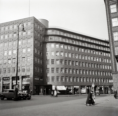 Németország, Hamburg, Buchardplatz, Sprinkenhof., 1939, Lőrincze Judit, utcakép, automobil, modern építészet, Hans Gerson-terv, Oskar Gerson-terv, Fritz Höger-terv, Fortepan #44269