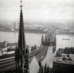 Germany, Köln, kilátás a Dómból a Hohenzollernbrücke felé., 1936, Lőrincze Judit, railway, bridge, river, barge, picture, railway bridge, train station, gothic, arch bridge, Franz Heinrich Schwechten-design, Fortepan #44270