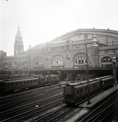 Németország, Hamburg, főpályaudvar., 1939, Lőrincze Judit, vasút, neoreneszánsz, pályaudvar, vonat, Heinrich Reinhardt-terv, Georg Süssenguth-terv, Fortepan #44273