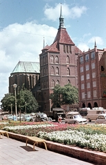 Németország, Rostock, Lange Strasse, szemben a Marienkirche., 1962, Fortepan, utcabútor, színes, utcakép, virág, NDK, automobil, AWZ P70 Zwickau, Fortepan #44286