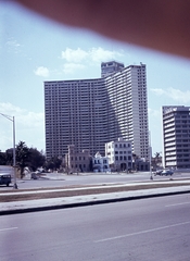 Kuba, Havanna, a FOCSA épület a Malecón felől nézve., 1971, Fortepan, színes, felhőkarcoló, magasház, Fortepan #44321