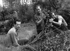 Magyarország, balra Schiffer Pál filmrendező, jobbra Andor Tamás operatőr. A kép a Tiszazug című film forgatásakor készült., 1968, Schiffer Pál, filmforgatás, filmkamera, filmoperatőr, Fortepan #44341