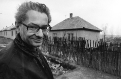 Magyarország, Kemény István szociológus (1925-2008). A kép a Faluszéli házak c. film forgatásakor készült., 1972, Schiffer Pál, Andor Tamás, filmforgatás, Fortepan #44351