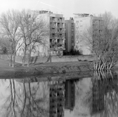 Magyarország, Szolnok, a Zagyva -Tisza torkolat mellett., 1975, Kádas Tibor, folyó, lakóház, part, Fortepan #4436