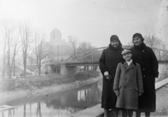 Magyarország, Esztergom, Kis-Duna sétány, városi part. Háttérben a Horthy híd (később a Bottyán híd épült a helyére), mögötte a Bazilika., 1931, Korenchy László, Bazilika, Fortepan #44404