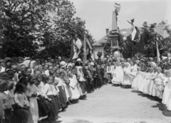 Hungary, Solymár, Templom tér, világháborús hősök emlékműve., 1930, Korenchy László, flag, mass, monument, crest, Fortepan #44416