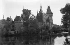 Hungary, Budapest XIV., Vajdahunyad vára., 1930, Fortepan, castle, lake, Ignác Alpár-design, Baroque-style, gothic, renaissance, Romanesque Architecture, eclectic architecture, Budapest, Fortepan #44488