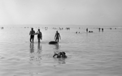 Magyarország,Balaton, Siófok, 1962, Korenchy László, úszógumi, Fortepan #44507