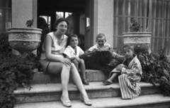 Hungary,Lake Balaton, Siófok, 1960, Korenchy László, dog, tableau, glasses, girl, kid, stairs, kids, woman, bathrobe, planter, sitting on stairs, Fortepan #44517