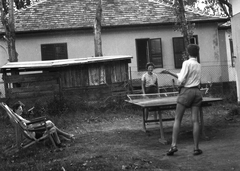 Magyarország,Balaton, Siófok, Szabadifürdő (ekkor Balatonszabadi-fürdőtelep)., 1962, Korenchy László, ping pong asztal, Fortepan #44557