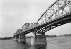 Hungary, Esztergom, Mária Valéria híd, a túlparton Párkány., 1930, Korenchy László, bridge, Danube, Duna-bridge, János Feketeházy-design, Fortepan #44566