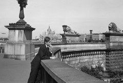 Magyarország, Budapest I., Széchenyi Lánchíd budai hídfője., 1967, Korenchy László, Steindl Imre-terv, országház, neogótika, kőoroszlán, eklektikus építészet, Budapest, függőhíd, William Tierney Clark-terv, Fortepan #44580