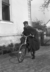 Hungary, Solymár, 1936, Korenchy László, bicycle, uniform, Weiss Manfréd-brand, Fortepan #44585