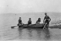 Hungary,Lake Balaton, déli part., 1930, Hetényi Zsuzsa, bathing suit, boating, tableau, women, water surface, bathing, summer, boat, man, girl, paddling, shore, Fortepan #44616